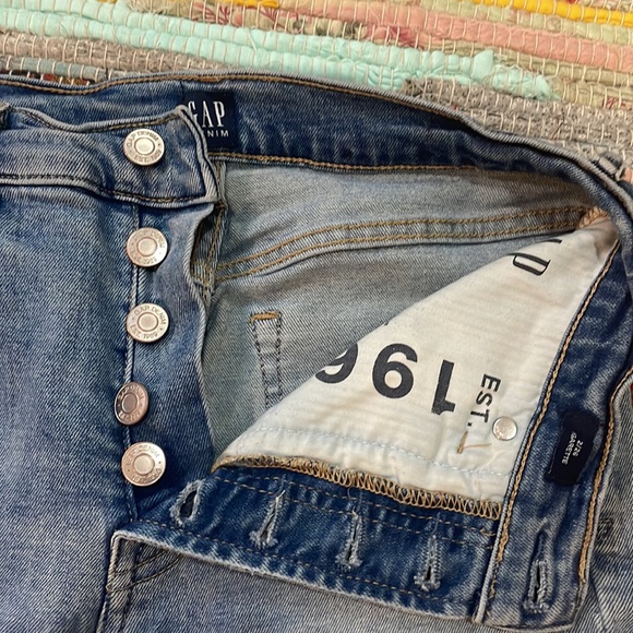 Gap - High Waisted Jeans - Picture 5 of 6